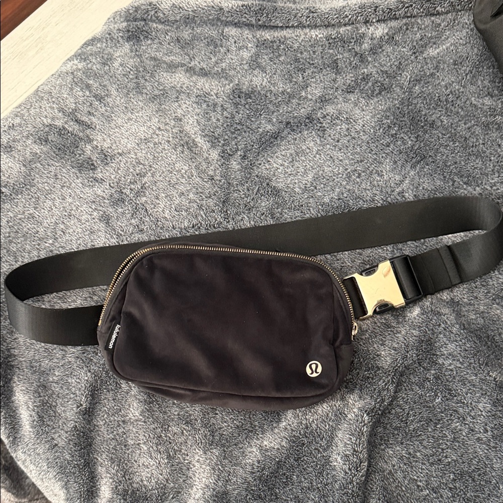 Lululemon velvet black belt bag